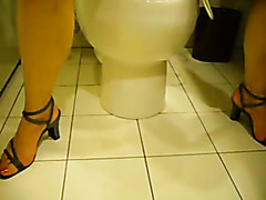 Japanese slut on the toilet